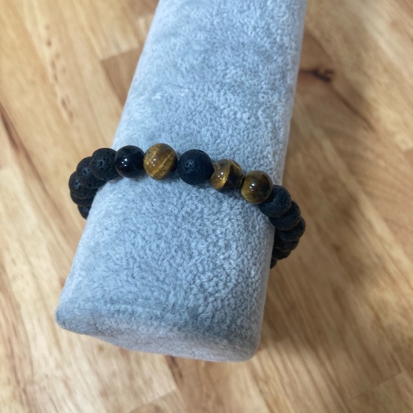 Lava rock diffuser bracelet with tigers eye beads - Picture 4 of 5